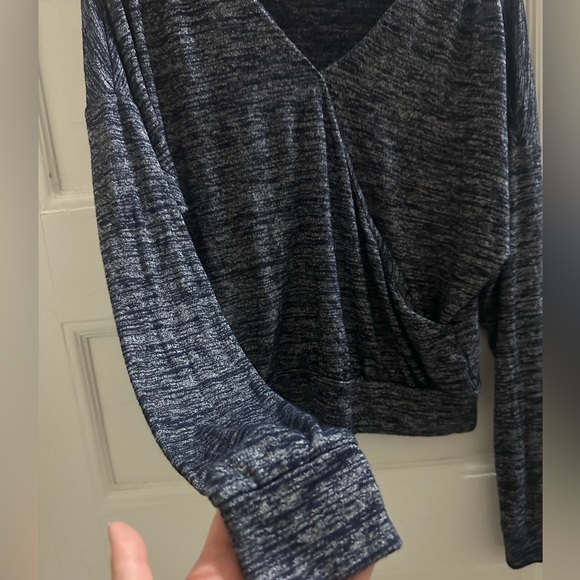 Gap wrap style long sleeve top - Picture 7 of 7
